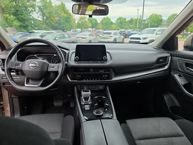 Used 2025 Nissan Rogue SV AWD/4WD image 12