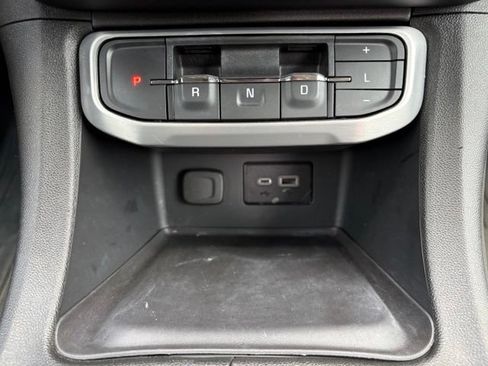 Used 2023 GMC Acadia SLE w/ Driver Convenience Package FWD image 26