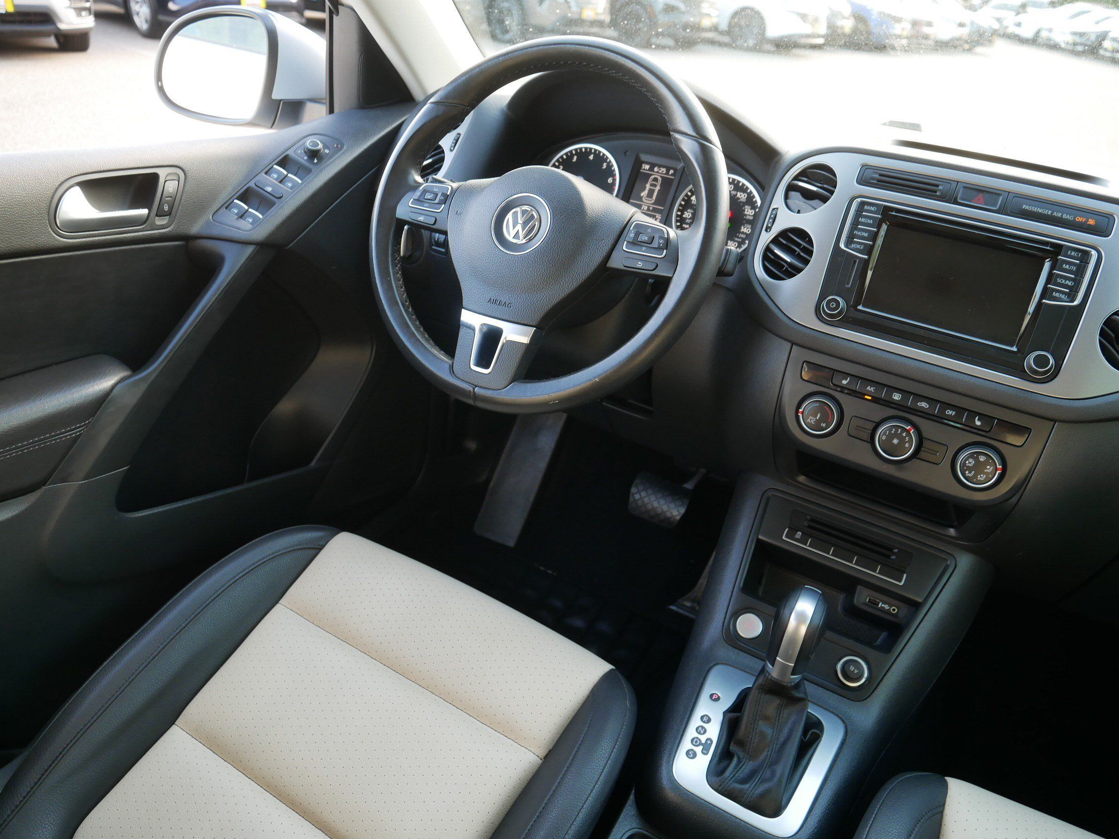Used 2017 Volkswagen Tiguan Wolfsburg Edition FWD image 9