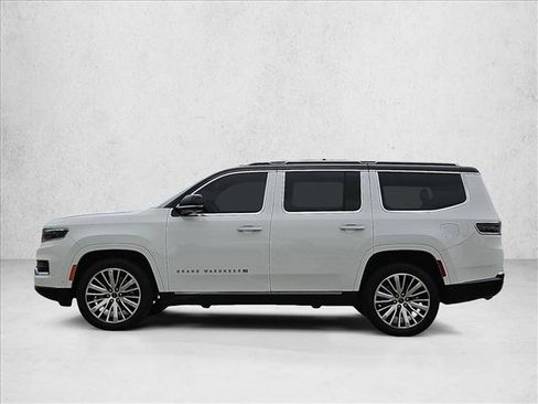 Used 2024 Jeep Grand Wagoneer Series III w/ HD Trailer Tow Package AWD/4WD image 9