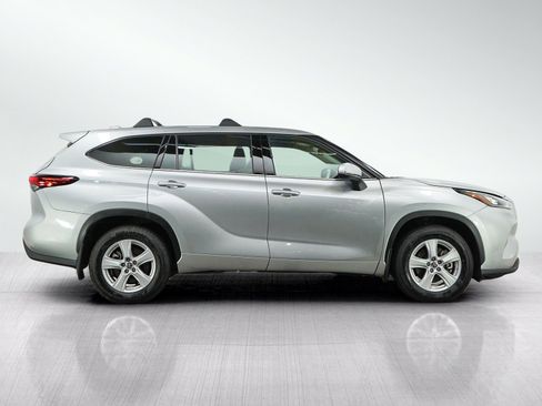 Used 2020 Toyota Highlander L AWD/4WD image 6