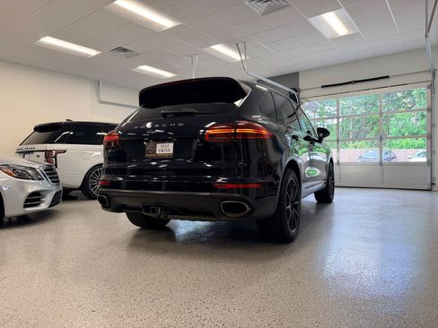 Used 2016 Porsche Cayenne AWD/4WD image 8