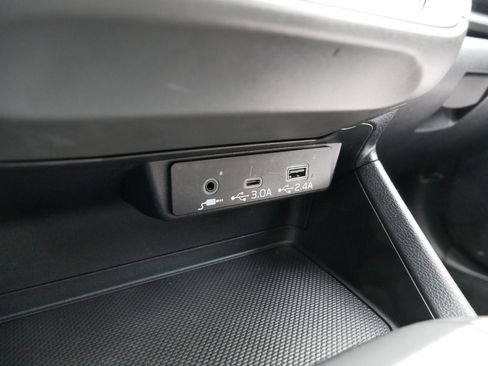 Used 2025 Subaru Crosstrek 2.0i Premium image 33