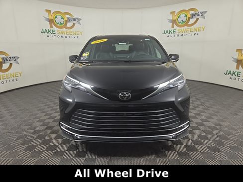 Used 2026 Toyota Sienna Platinum AWD/4WD image 2