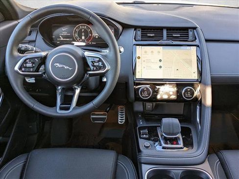 Used 2024 Jaguar E-PACE R-Dynamic SE image 18