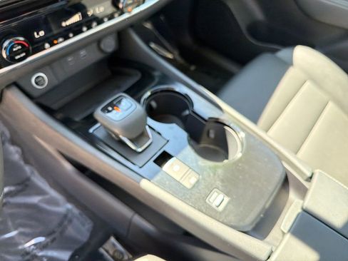 Used 2023 Nissan Rogue SV w/ SV Premium Package image 23