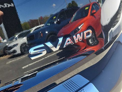 Used 2023 Nissan Rogue SV AWD/4WD image 12