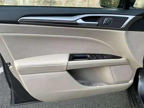 Used 2017 Ford Fusion SE image 24