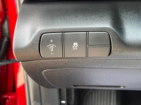 Used 2025 Hyundai Elantra SEL FWD image 17