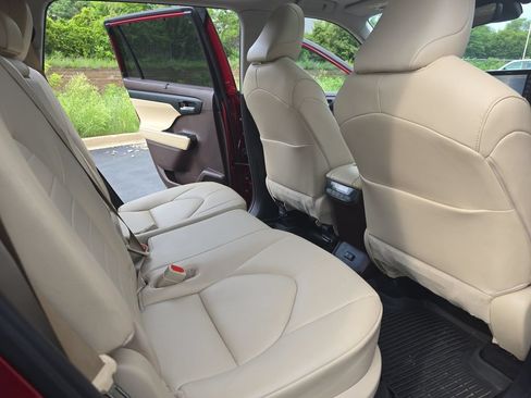 Used 2020 Toyota Highlander XLE AWD/4WD image 13