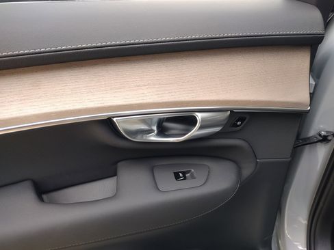 New 2026 Volvo XC90 B6 Plus w/ Protection Package Premier image 17