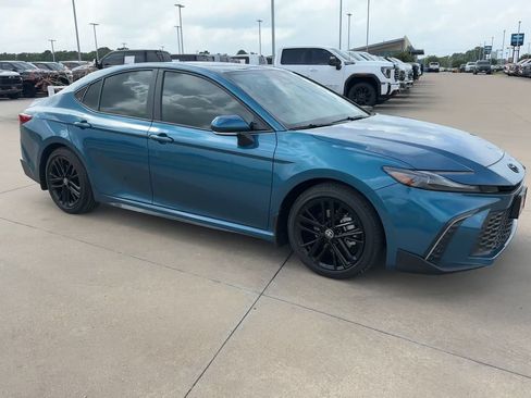 Used 2026 Toyota Camry SE w/ Convenience Package FWD image 3