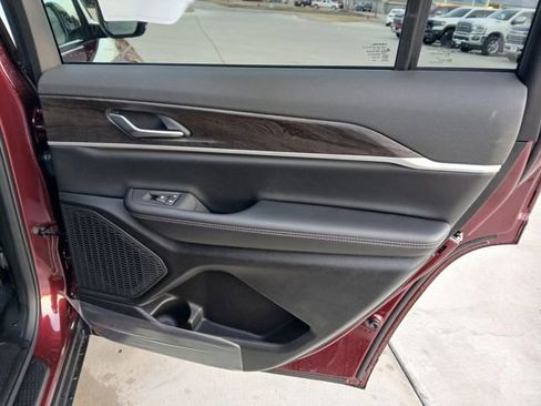 New 2025 Jeep Grand Cherokee L Limited image 18