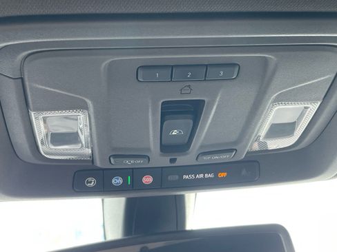 Used 2022 Chevrolet Silverado 1500 LTZ AWD/4WD image 15
