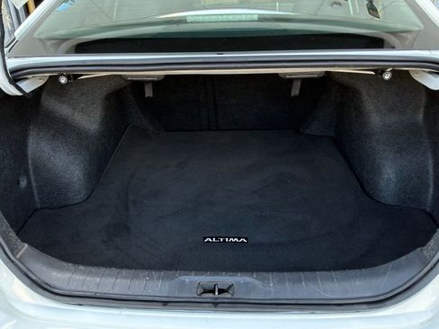Used 2025 Nissan Altima 2.5 SV FWD image 13