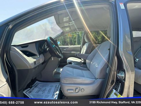 Used 2015 Toyota Sienna LE FWD image 14