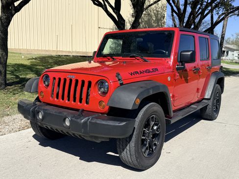 Used 2012 Jeep Wrangler Unlimited Sport image 2
