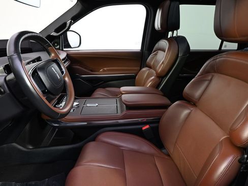 Used 2025 Lincoln Navigator Reserve AWD/4WD image 13