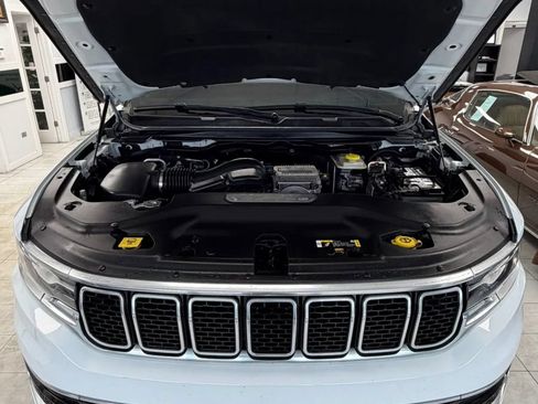 Used 2022 Jeep Wagoneer Series III AWD/4WD image 43