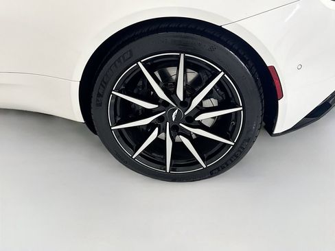 Used 2018 Aston Martin DB11 V12 RWD image 27