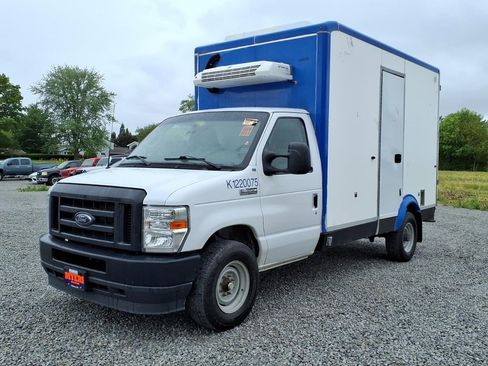 Used 2024 Ford E-350 and Econoline 350 Super Duty w/ Power Windows & Locks Group RWD image 10
