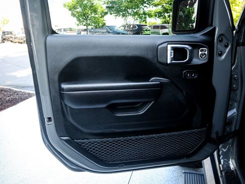Used 2021 Jeep Gladiator Sport AWD/4WD image 14