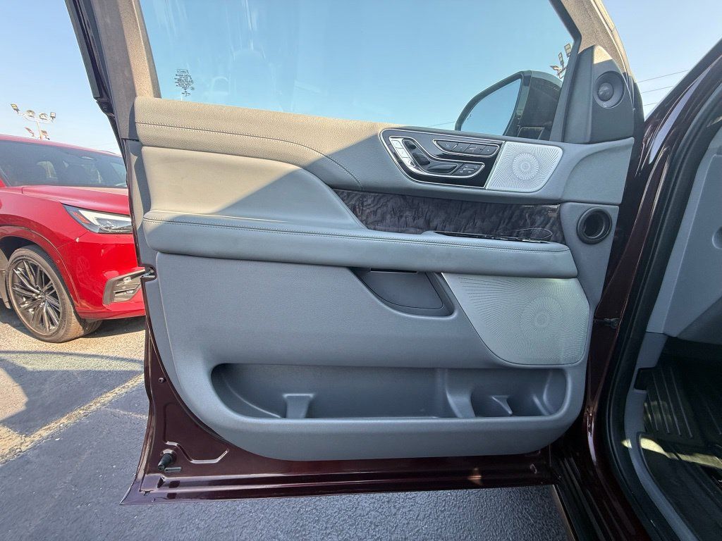 Used 2021 Lincoln Navigator L Reserve w/ Luxury Package AWD/4WD image 10