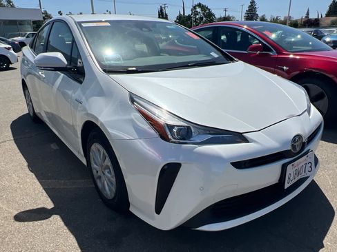 Used 2019 Toyota Prius LE w/ Carpet Mat Package image 3