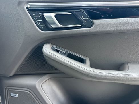 Certified 2024 Porsche Macan S AWD/4WD image 19