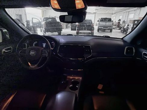 Used 2022 Jeep Grand Cherokee Limited w/ Technology Group AWD/4WD image 10