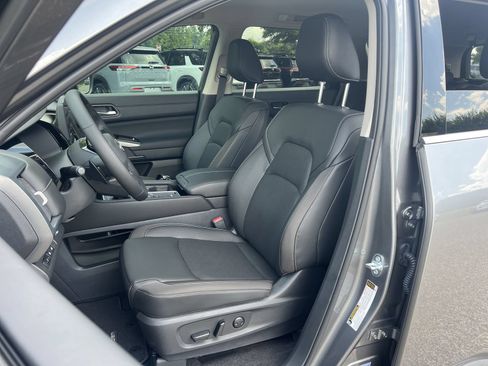 New 2026 Nissan Pathfinder SL FWD image 14