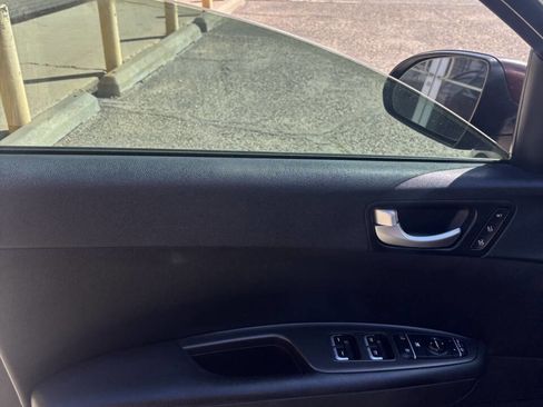 Used 2017 Kia Optima LX w/ Convenience Package image 5