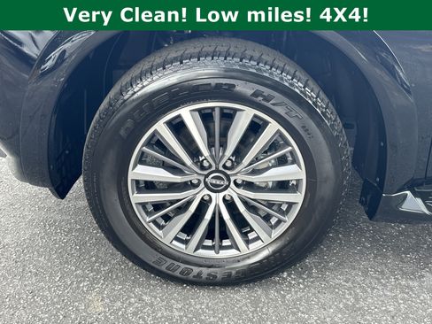 Used 2024 Nissan Armada SL w/ Captain's Chairs Package image 11