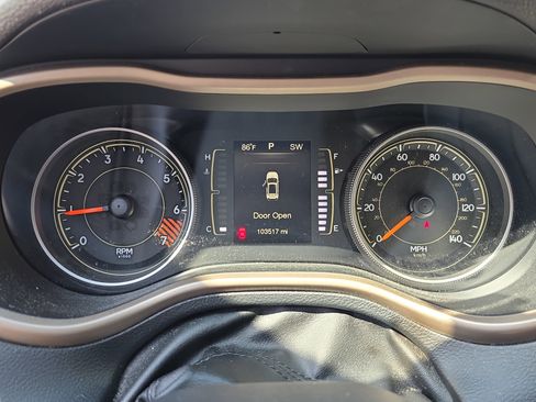 Used 2015 Jeep Cherokee Sport FWD image 7