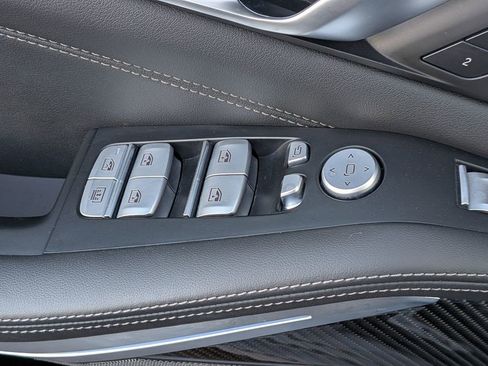 Used 2025 BMW X7 M60i w/ Climate Comfort Package image 16