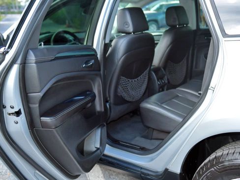 Used 2013 Cadillac SRX FWD image 16