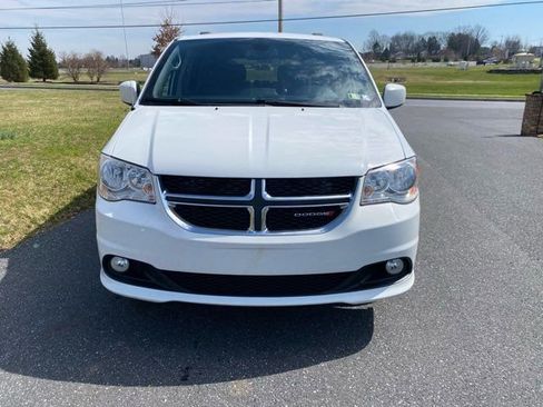 Used 2019 Dodge Grand Caravan SXT image 4