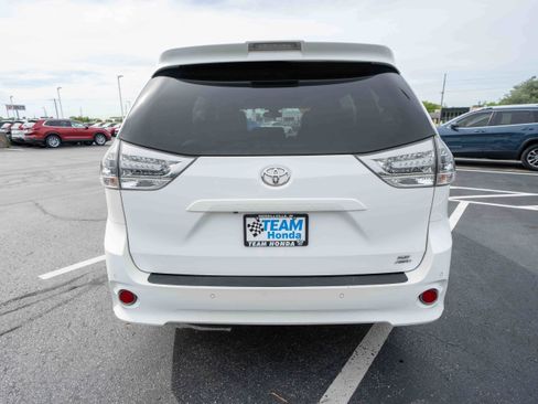 Used 2019 Toyota Sienna SE w/ SE Preferred Package AWD/4WD image 5