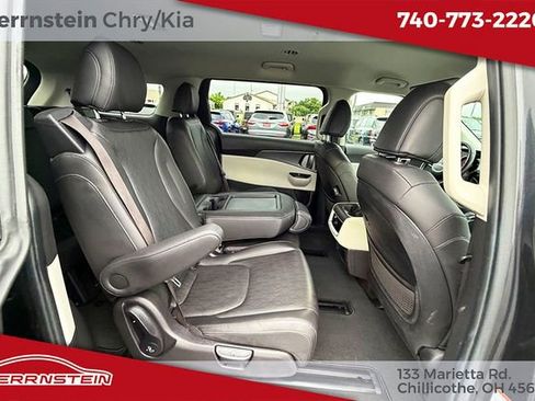 Used 2022 Kia Carnival LX FWD image 33