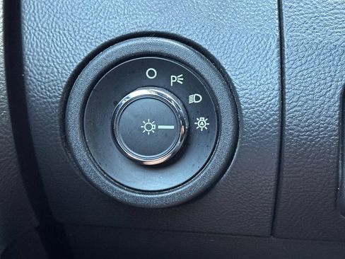 Used 2014 Ford Taurus Limited FWD image 29