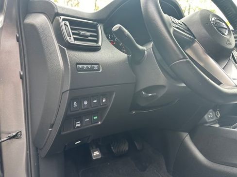 Used 2020 Nissan Rogue SV AWD/4WD image 28