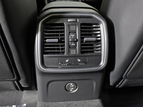 New 2026 Porsche Macan image 36