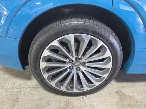 Used 2019 Audi e-tron Prestige w/ Prestige Package AWD/4WD image 2
