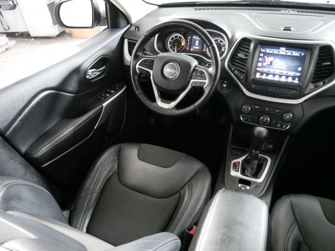 Used 2018 Jeep Cherokee Latitude Plus w/ Cold Weather Group image 9