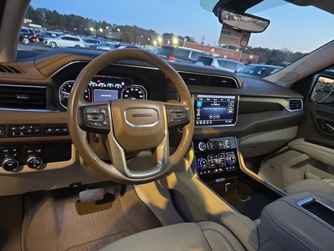 Used 2021 GMC Yukon Denali w/ Denali Premium Package image 16