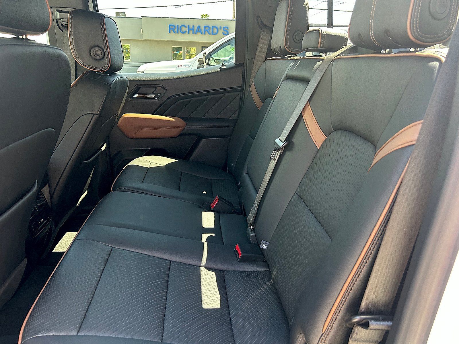 Used 2023 GMC Canyon AT4 w/ AT4 Premium Package AWD/4WD image 26