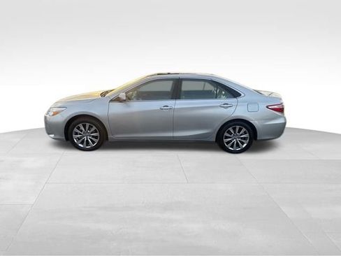Used 2016 Toyota Camry XLE image 2