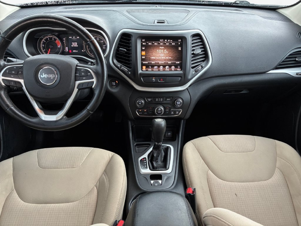 Used 2016 Jeep Cherokee Latitude w/ Comfort/Convenience Group FWD image 19