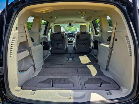Used 2020 Chrysler Pacifica Touring-L Plus FWD image 38