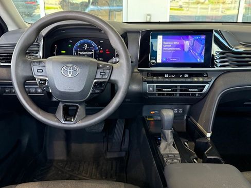 Used 2025 Toyota Camry LE image 31